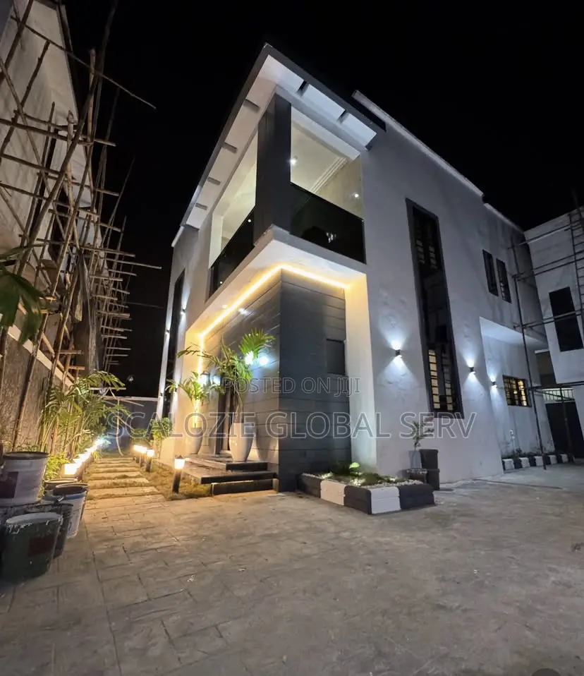 4bdrm Duplex in Eliozu for sale in Eliozu