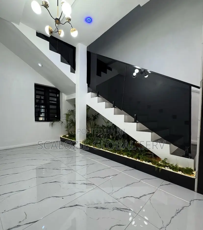 4bdrm Duplex in Eliozu for sale in Eliozu