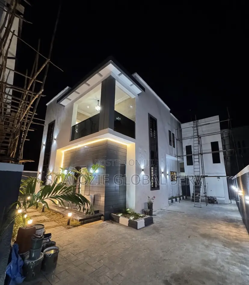 4bdrm Duplex in Eliozu for sale in Eliozu