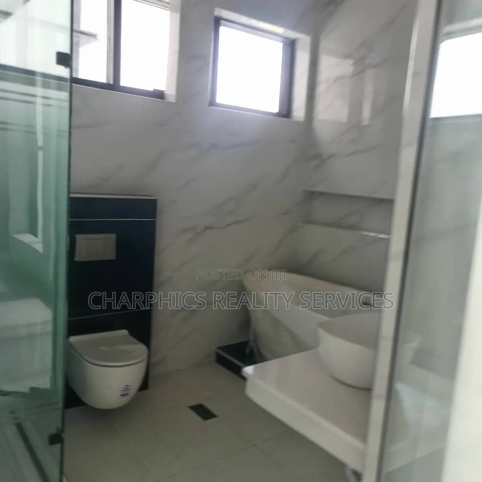 5bdrm Duplex in Chevron for sale in Chevron