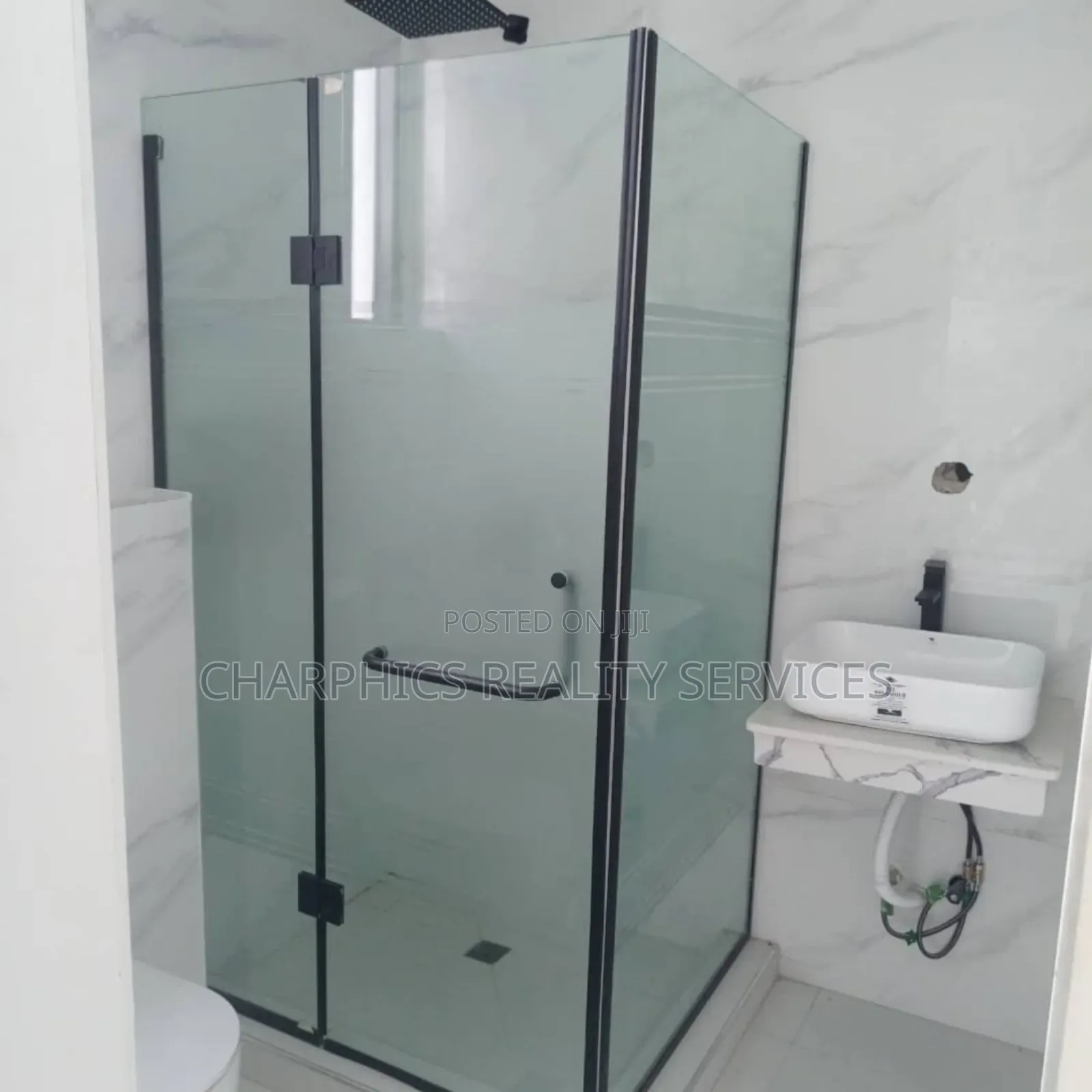 5bdrm Duplex in Chevron for sale in Chevron