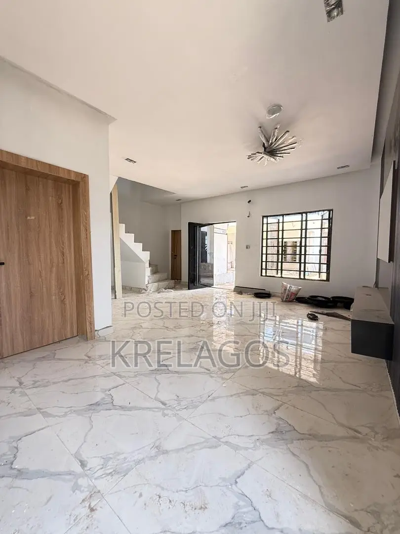 4bdrm Duplex in Ikota for sale in Ikota