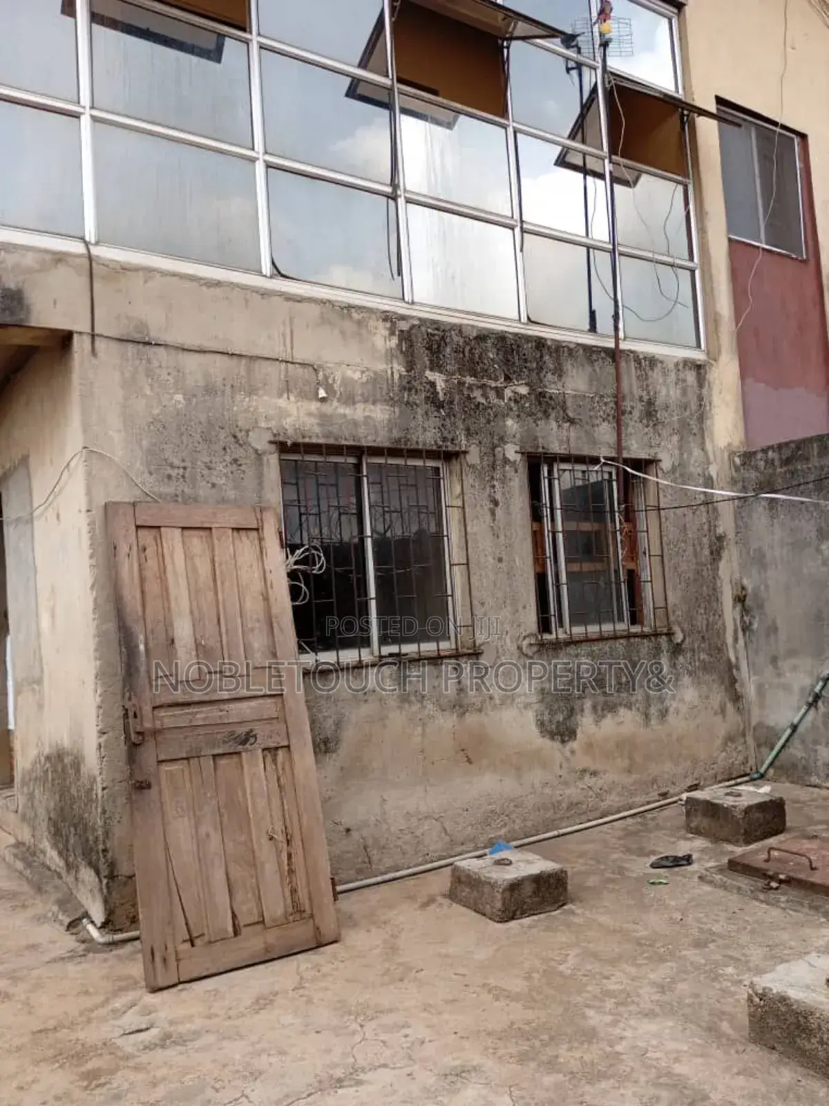 3bdrm Block of Flats in Off Calvary Bus Stop, Iseri Olofin for sale in Iseri Olofin
