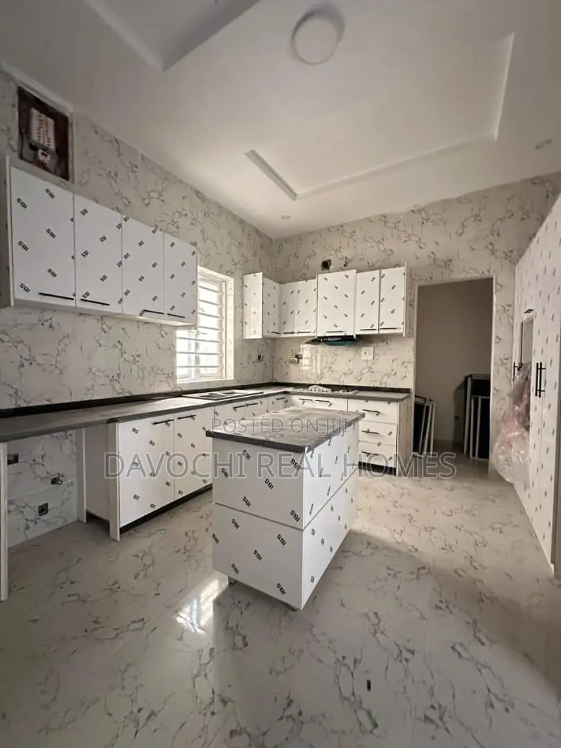 4bdrm Duplex in Ikota for rent in Ikota
