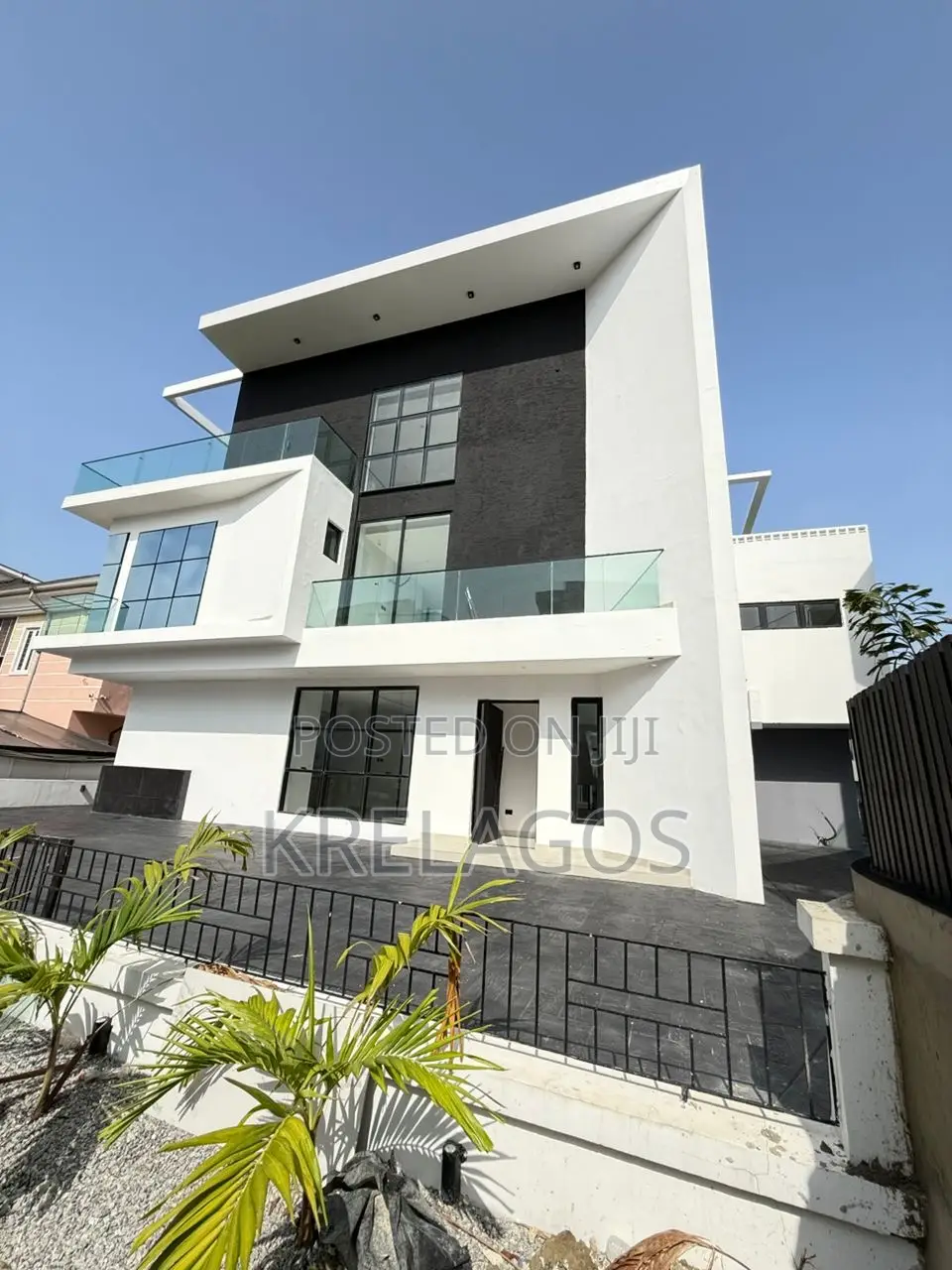 5bdrm Duplex in Orchid, Chevron for sale in Chevron