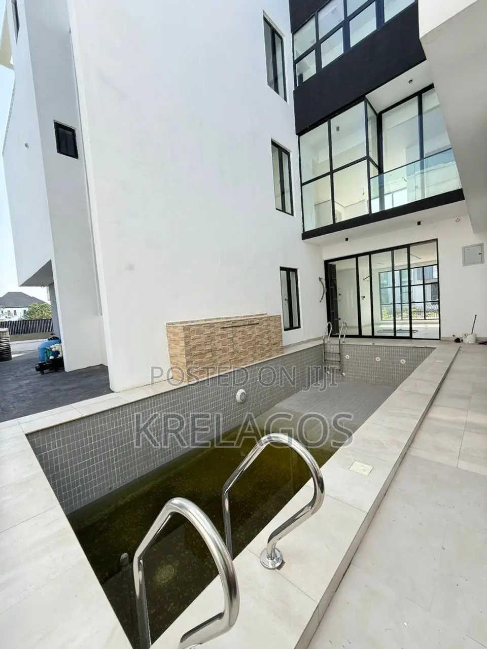 5bdrm Duplex in Orchid, Chevron for sale in Chevron