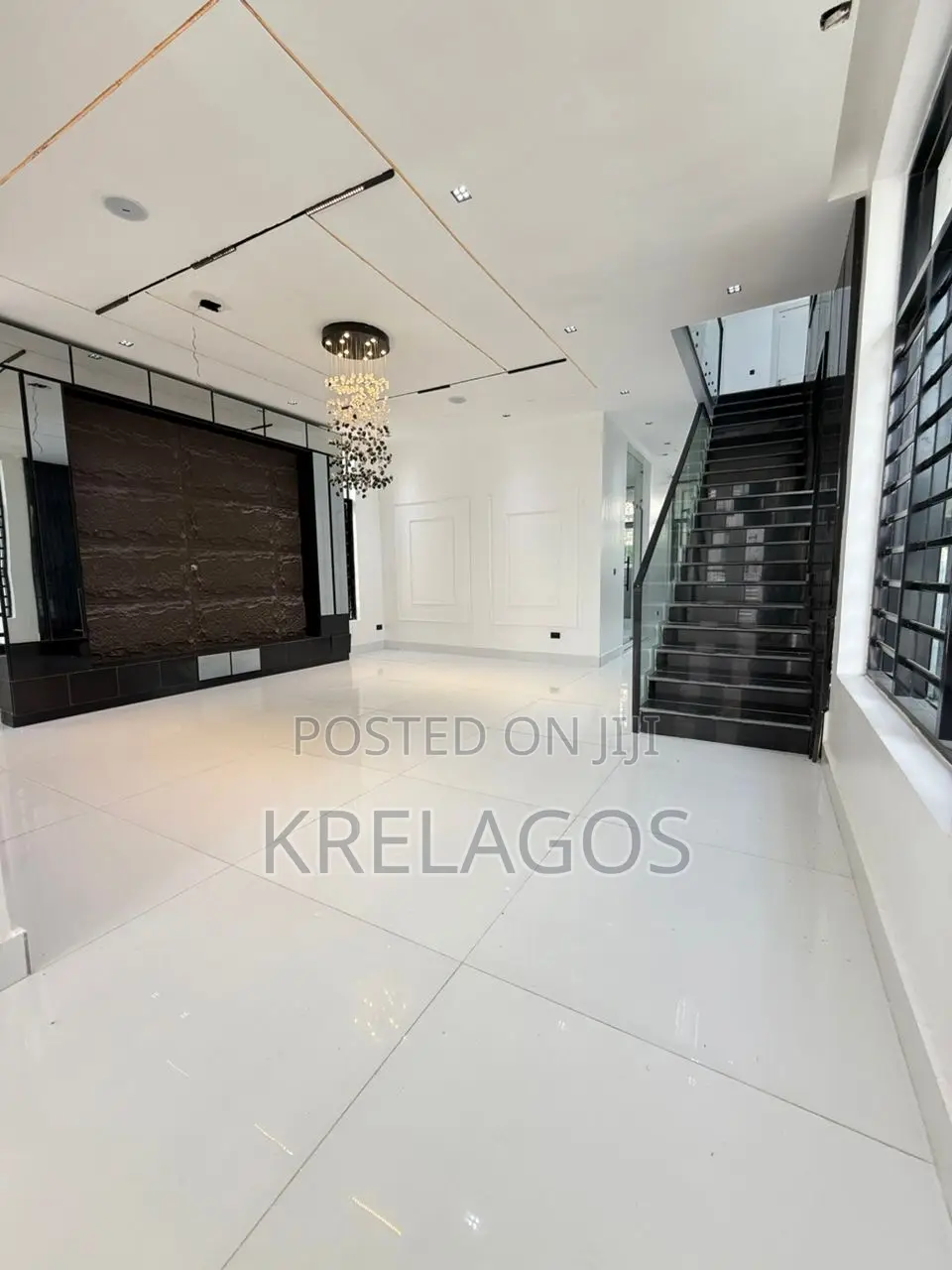 5bdrm Duplex in Chevron for sale in Chevron
