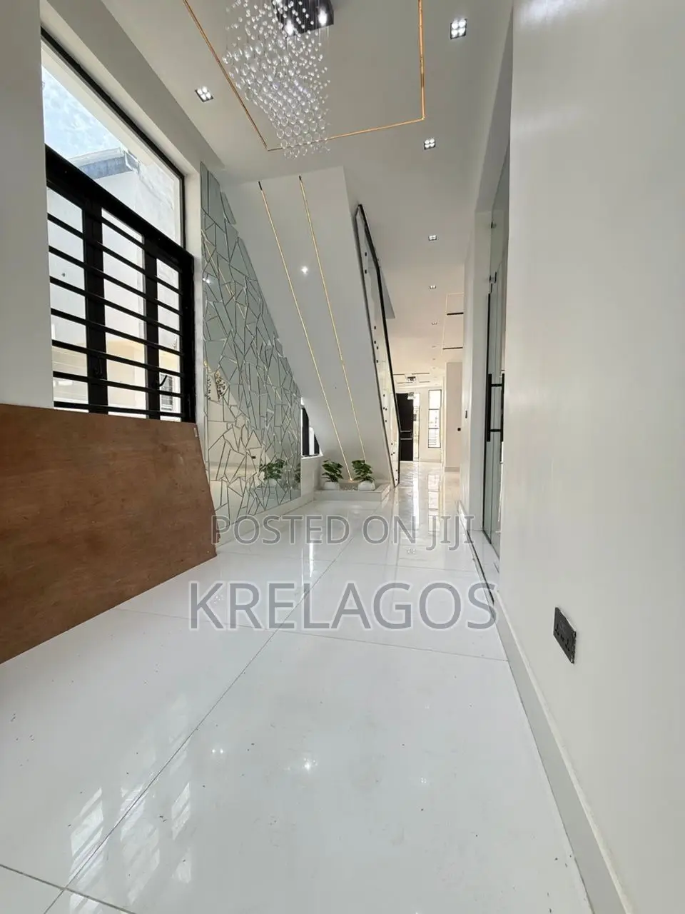 5bdrm Duplex in Chevron for sale in Chevron