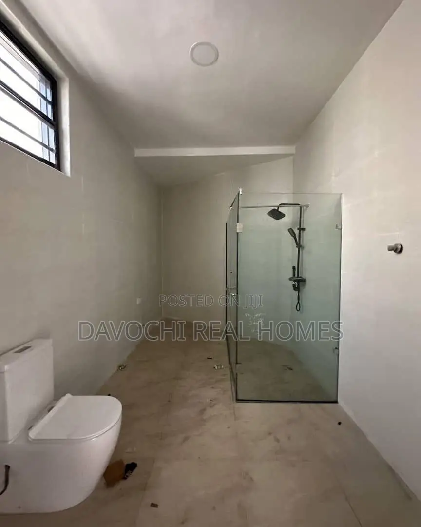 4bdrm Duplex in Chevron for rent in Chevron