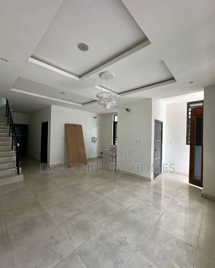 4bdrm Duplex in Chevron for rent in Chevron