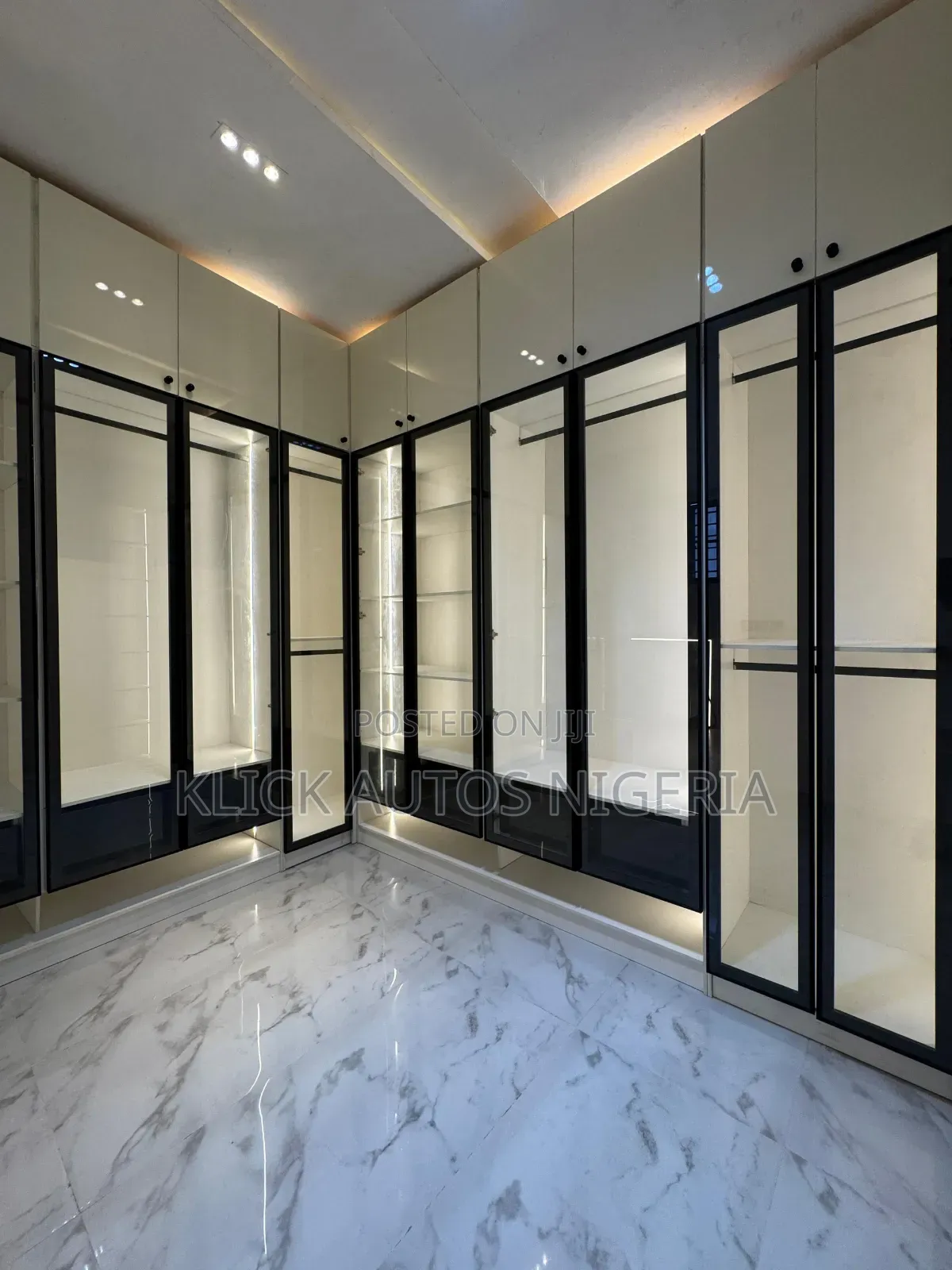 Furnished 5bdrm Duplex in Amen, Idado for sale in Idado