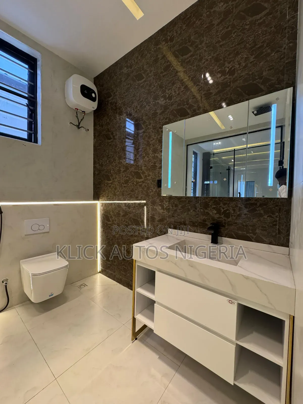 Furnished 5bdrm Duplex in Amen, Idado for sale in Idado