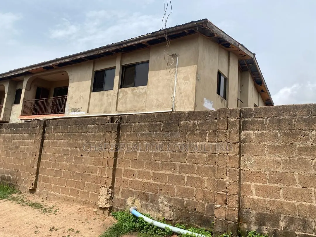 3bdrm Block of Flats in Ogo Oluwa, Alakia for sale in Alakia