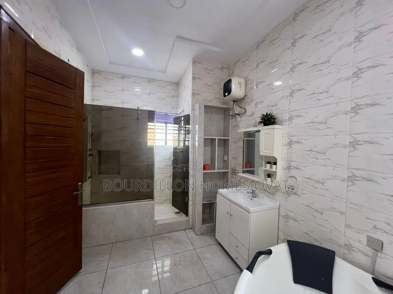 5bdrm Duplex in Osapa london for sale in Osapa london