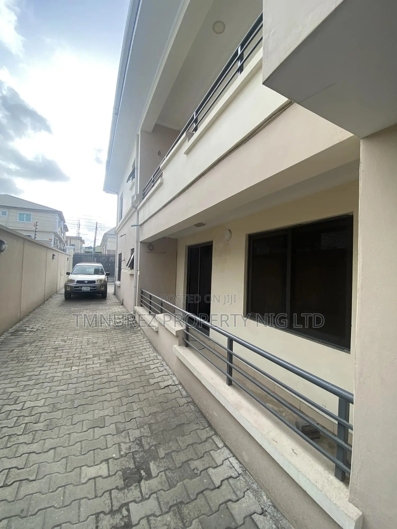 3bdrm Apartment in Osapa London, Lekki for rent in Lekki