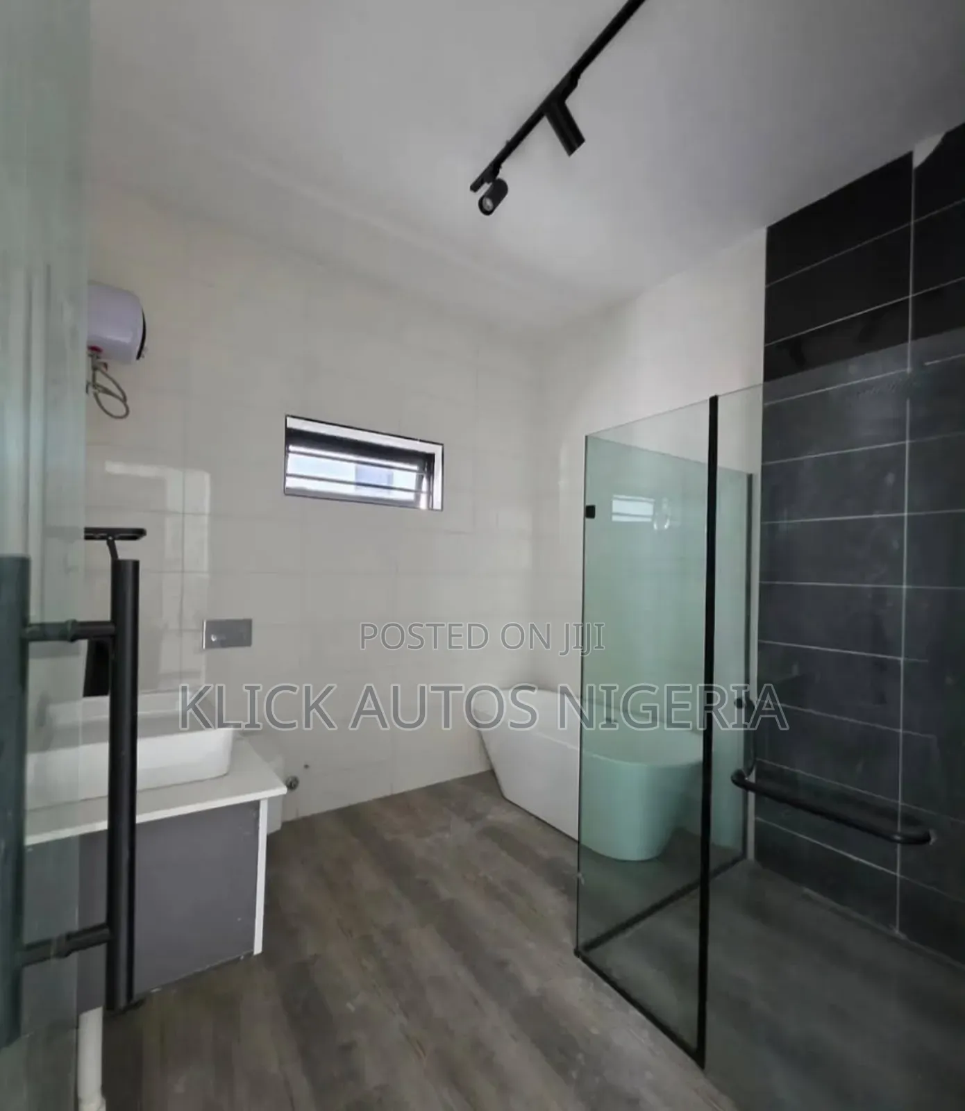 5bdrm Duplex in Idado for sale in Idado