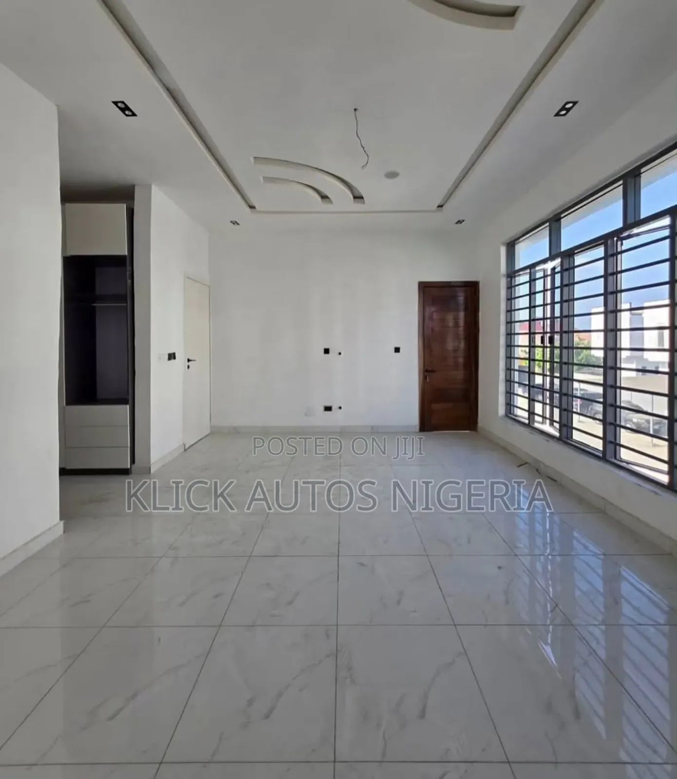 5bdrm Duplex in Idado for sale in Idado