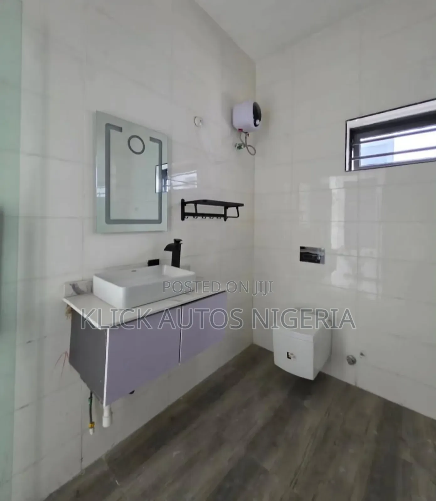 5bdrm Duplex in Idado for sale in Idado