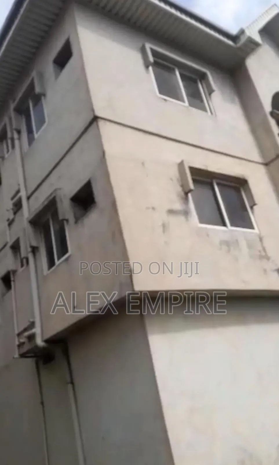 3bdrm Block of Flats in Trade Fair for sale in Trade Fair