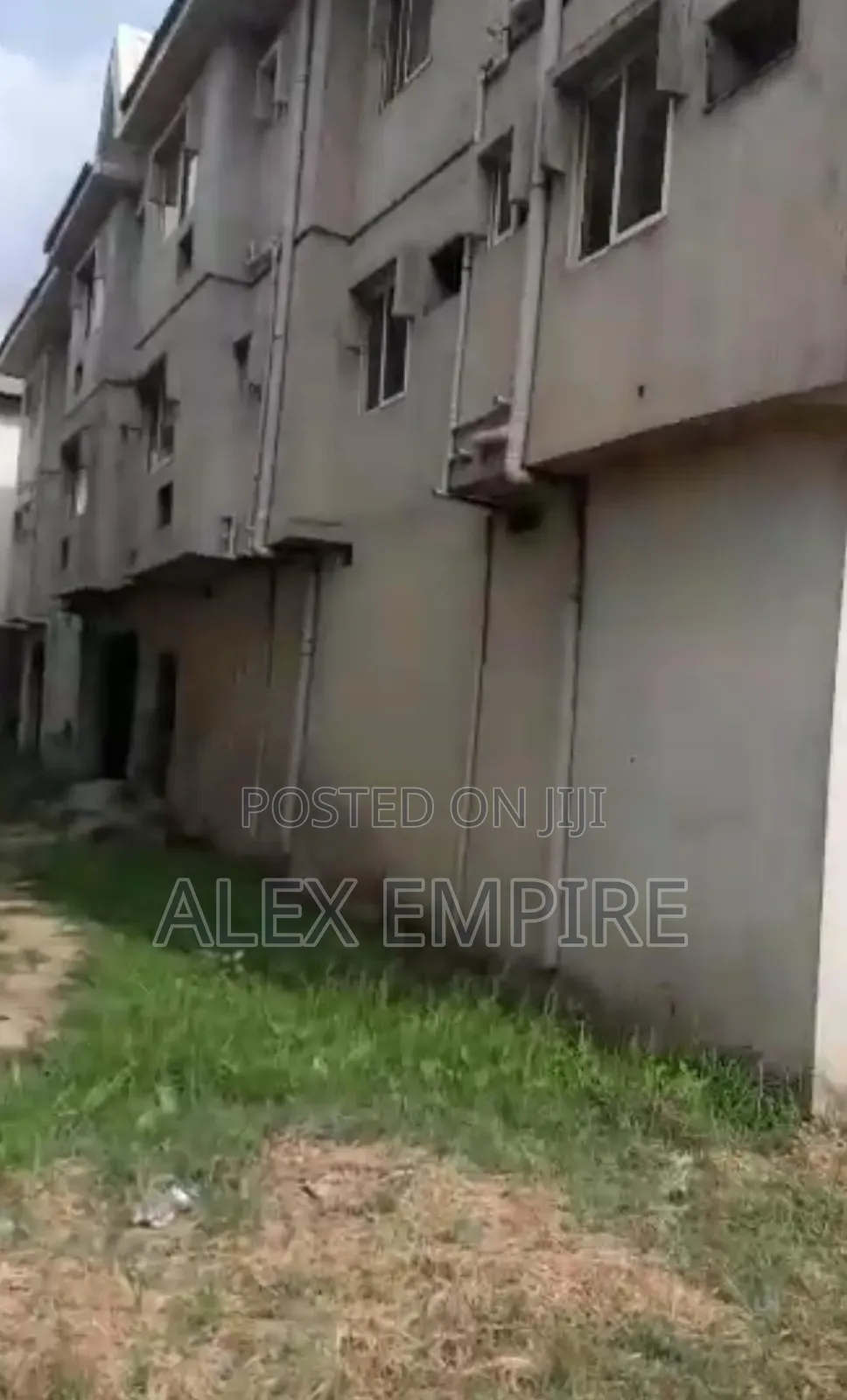 3bdrm Block of Flats in Trade Fair for sale in Trade Fair