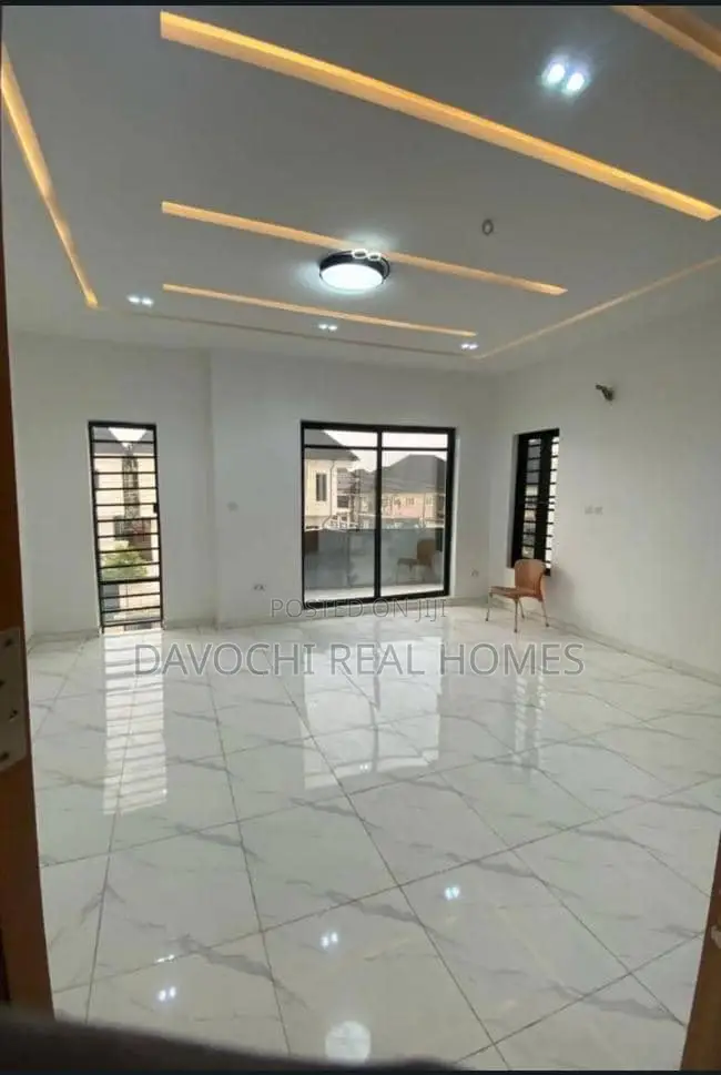 3bdrm Apartment in Blenco, Sangotedo. for rent in Sangotedo