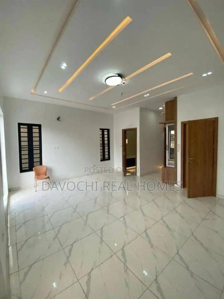 3bdrm Apartment in Blenco, Sangotedo. for rent in Sangotedo