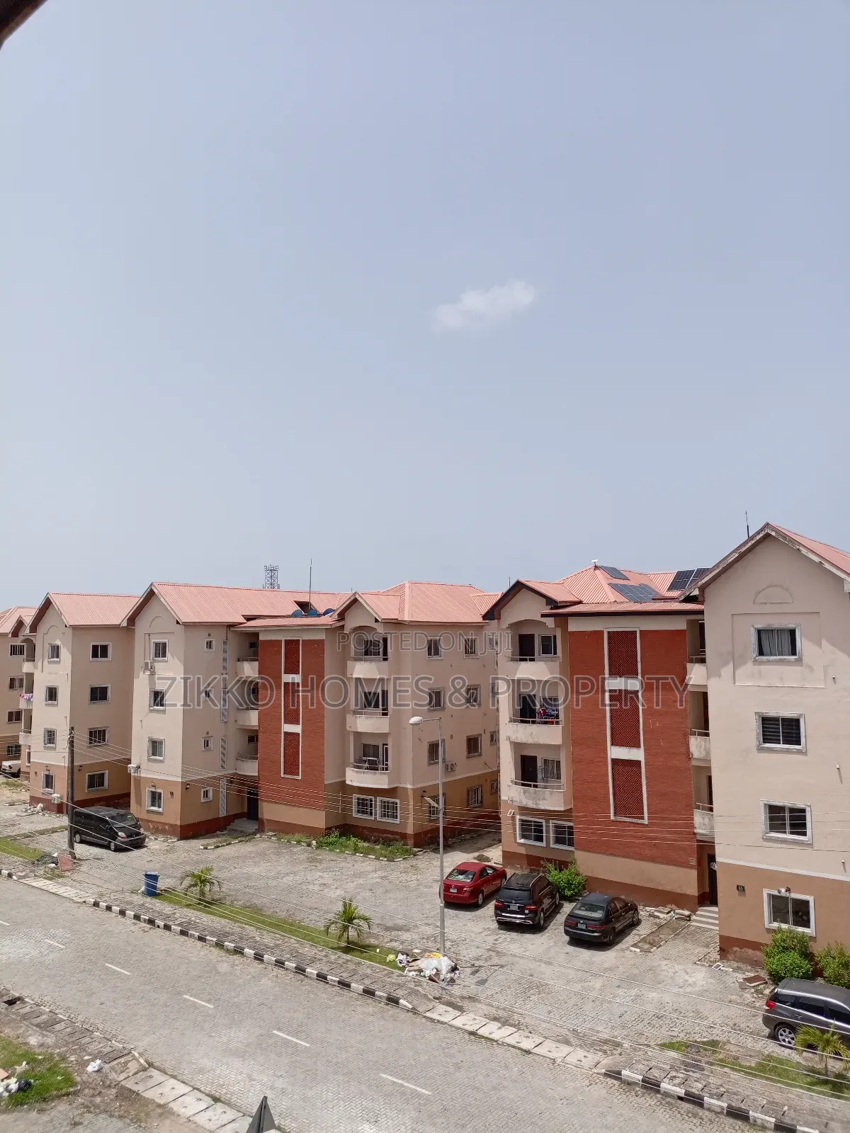 3bdrm Block of Flats in Fashola Estate,, Ajah for sale in Ajah