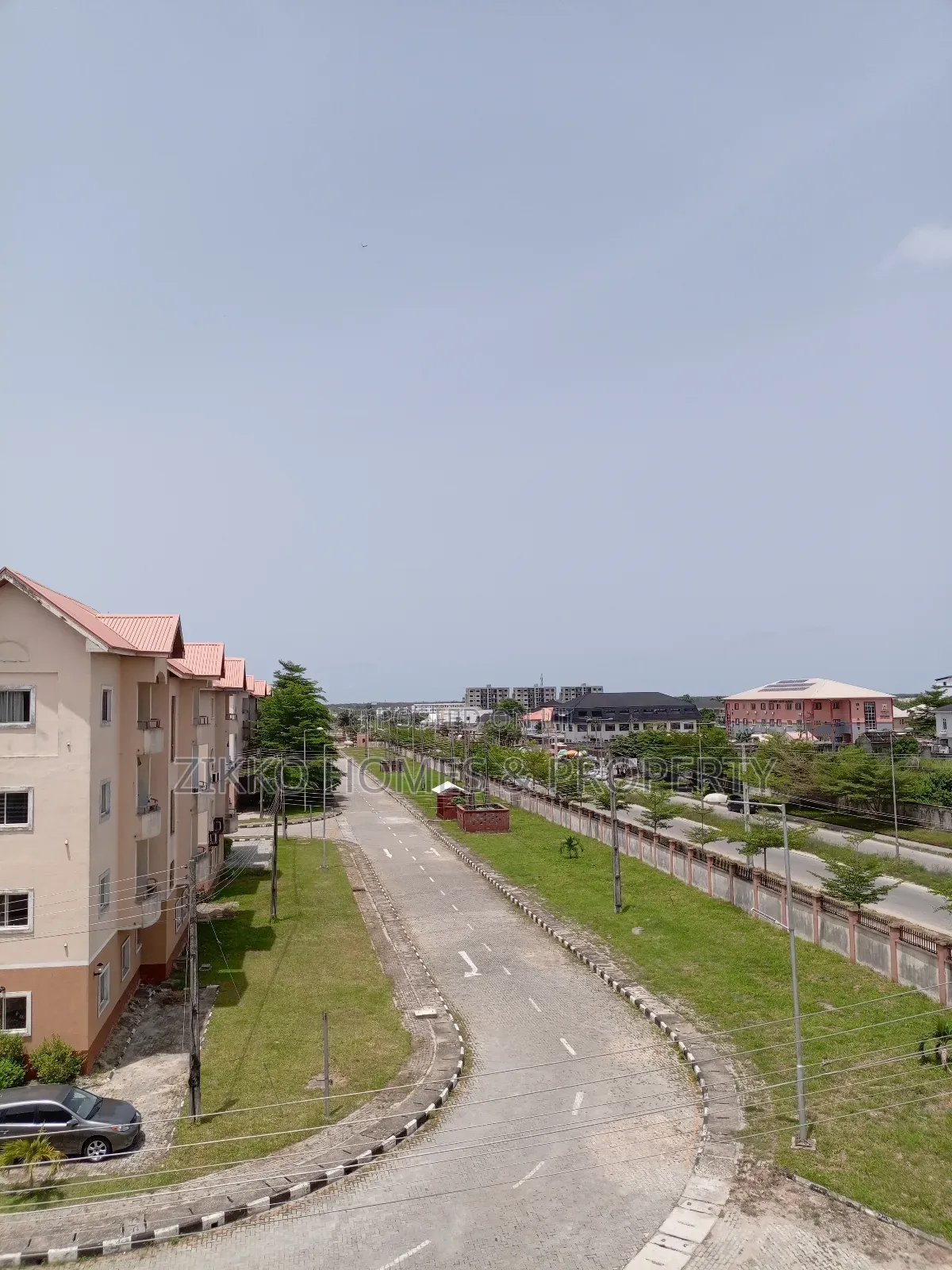 3bdrm Block of Flats in Fashola Estate,, Ajah for sale in Ajah