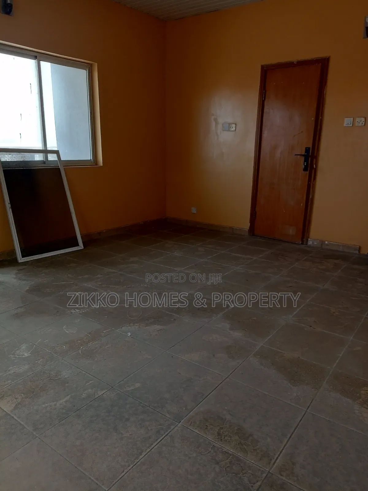 3bdrm Block of Flats in Fashola Estate,, Ajah for sale in Ajah