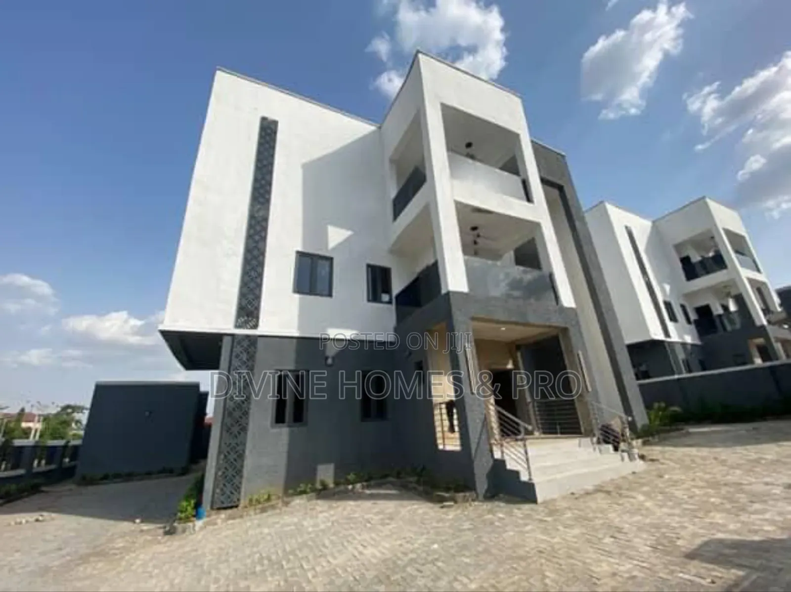 7bdrm Duplex in Kaura for sale in Kaura