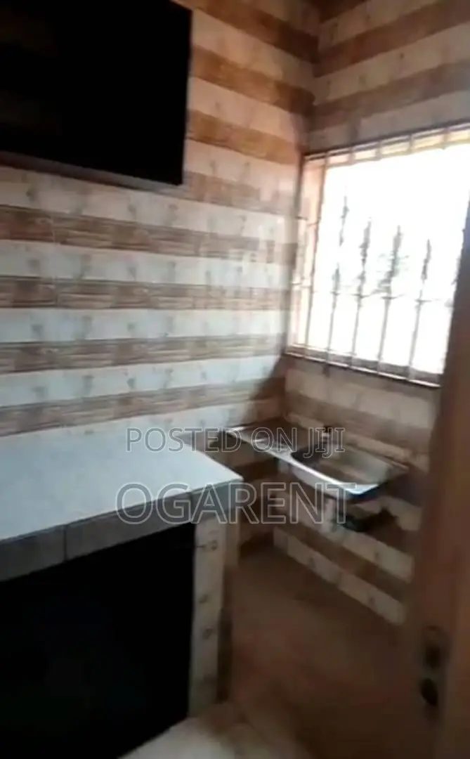 2bdrm Apartment in Santana Market, Benin City for rent in Benin City