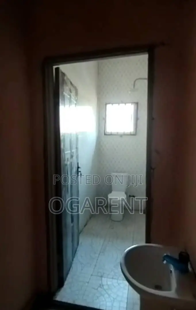 2bdrm Apartment in Santana Market, Benin City for rent in Benin City