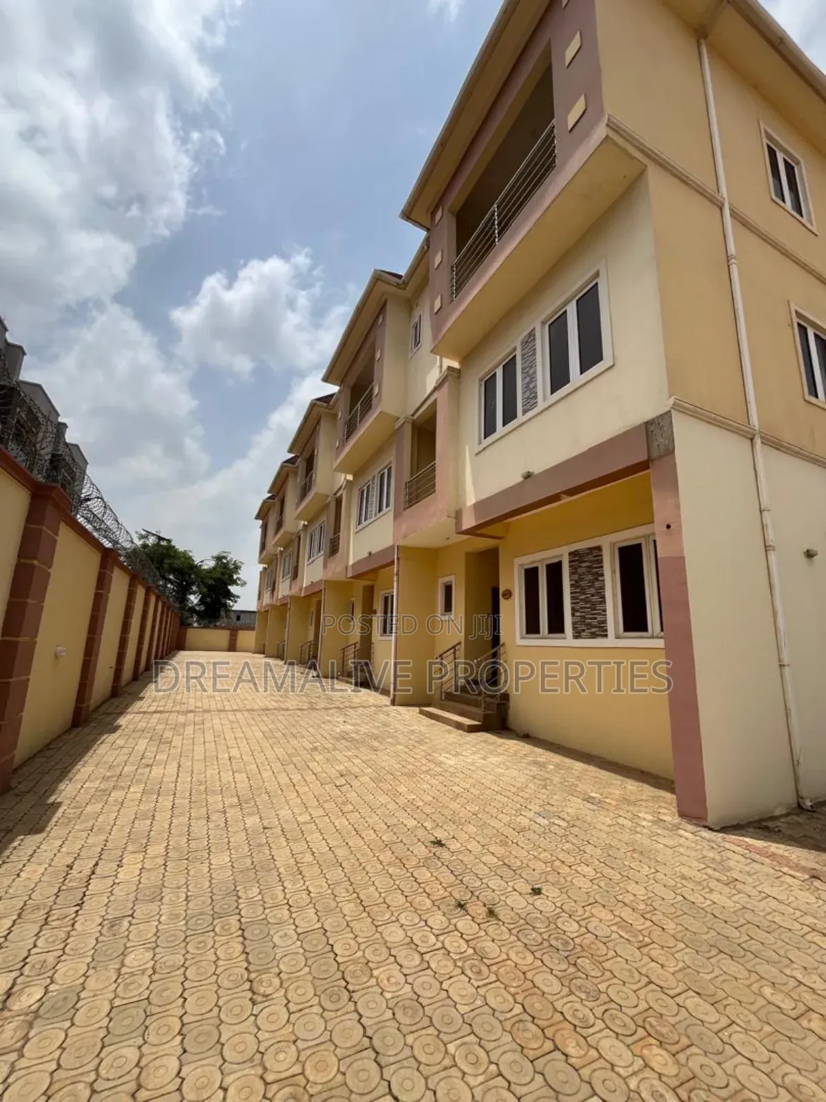 4bdrm Duplex in Jahi for sale in Jahi