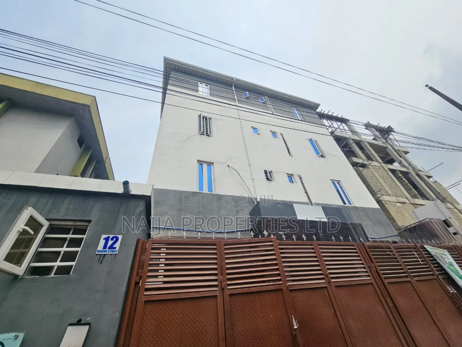 3bdrm Apartment in Off Kingsway, Ikoyi for sale in Ikoyi