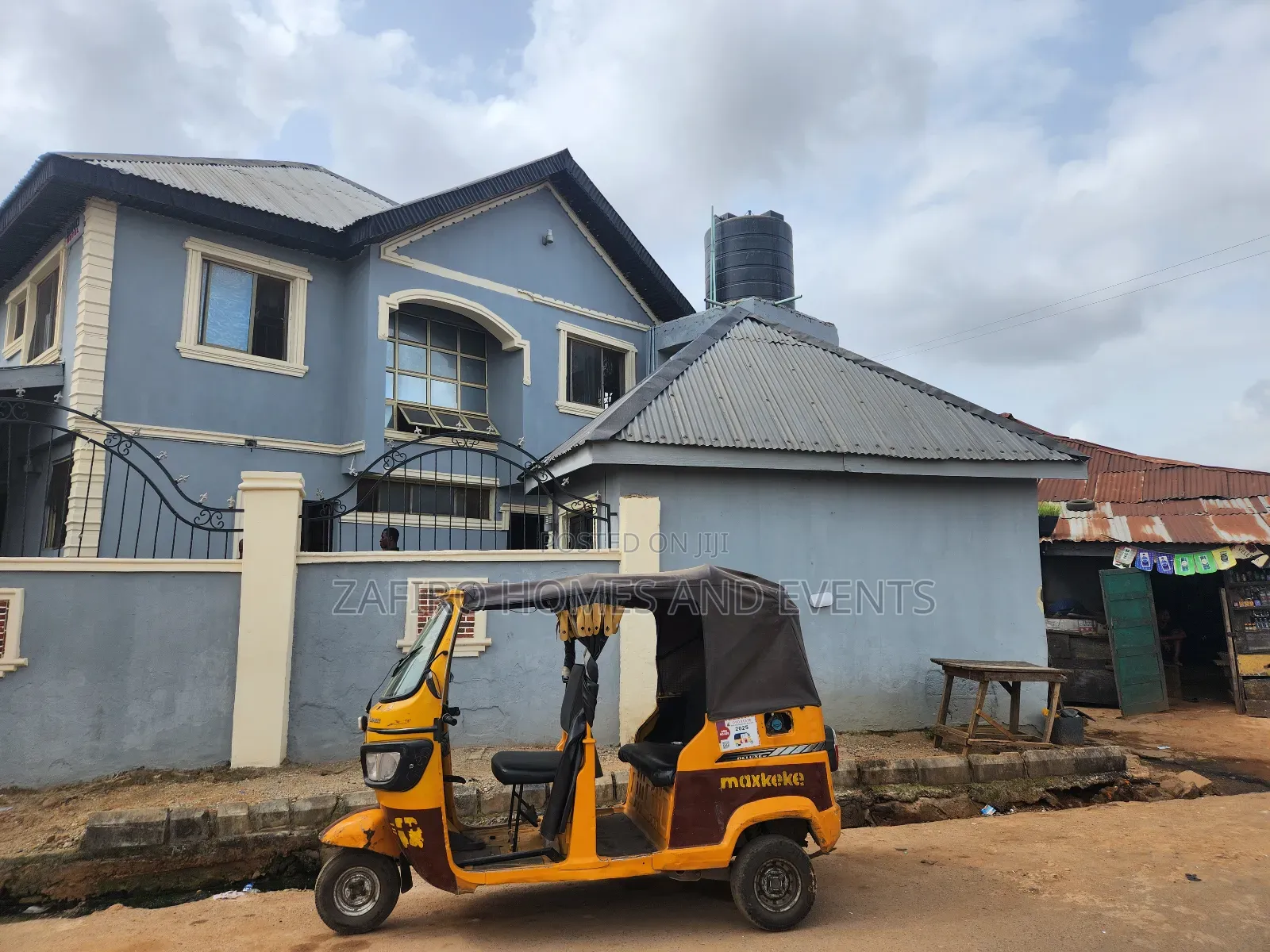 Strategic 6 Room Hotel on the Tarred Road Near Nta in Agodi