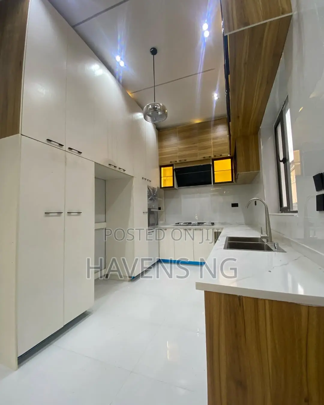 4bdrm Duplex in Ikota for sale in Ikota