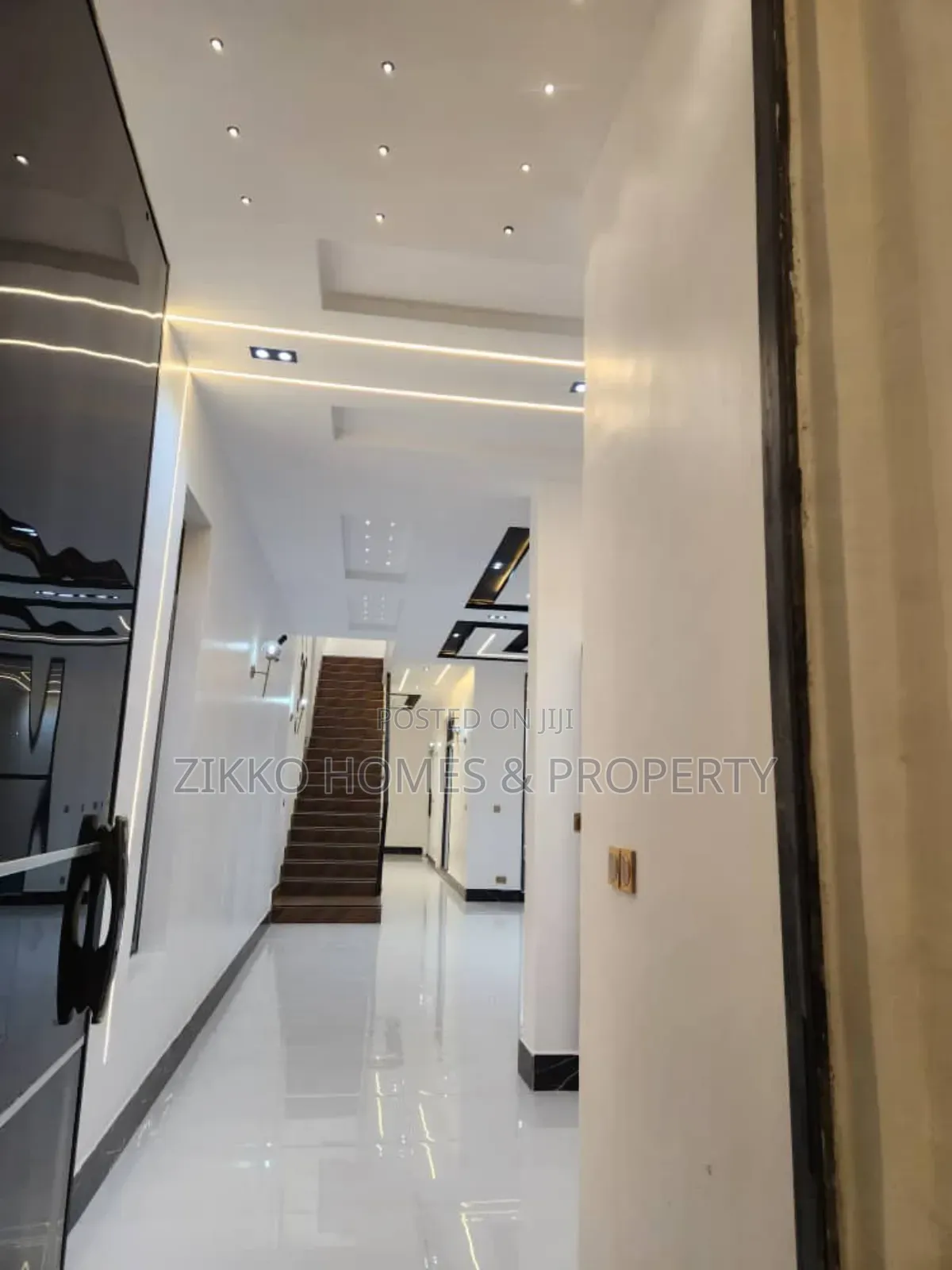 5bdrm Duplex in Oakland Estate, Ajah for sale in Ajah