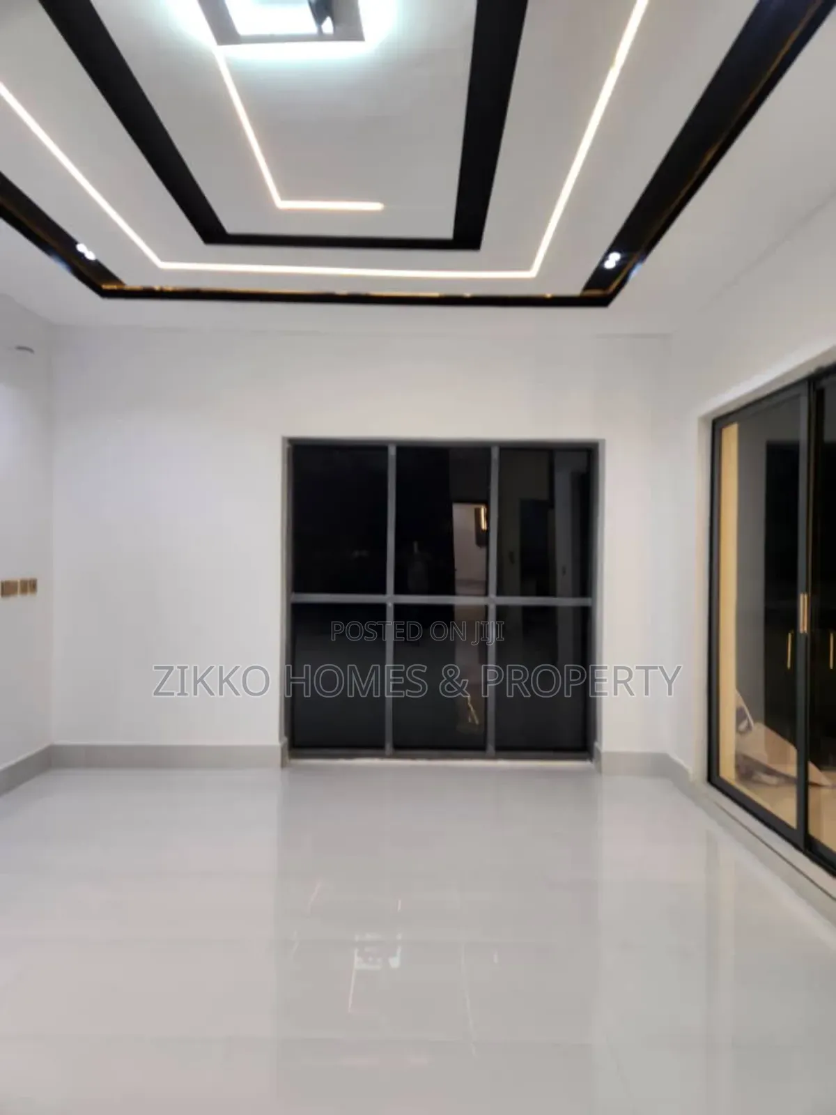 5bdrm Duplex in Oakland Estate, Ajah for sale in Ajah