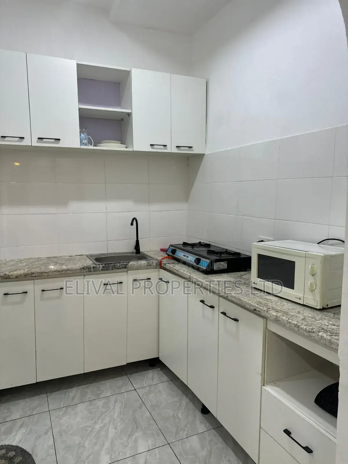 Large Studio Apartment in Utako