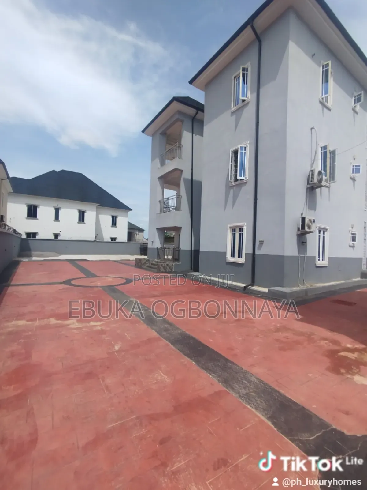 2bdrm Block of Flats in Sars Road,, Obio-Akpor for rent in Obio-Akpor