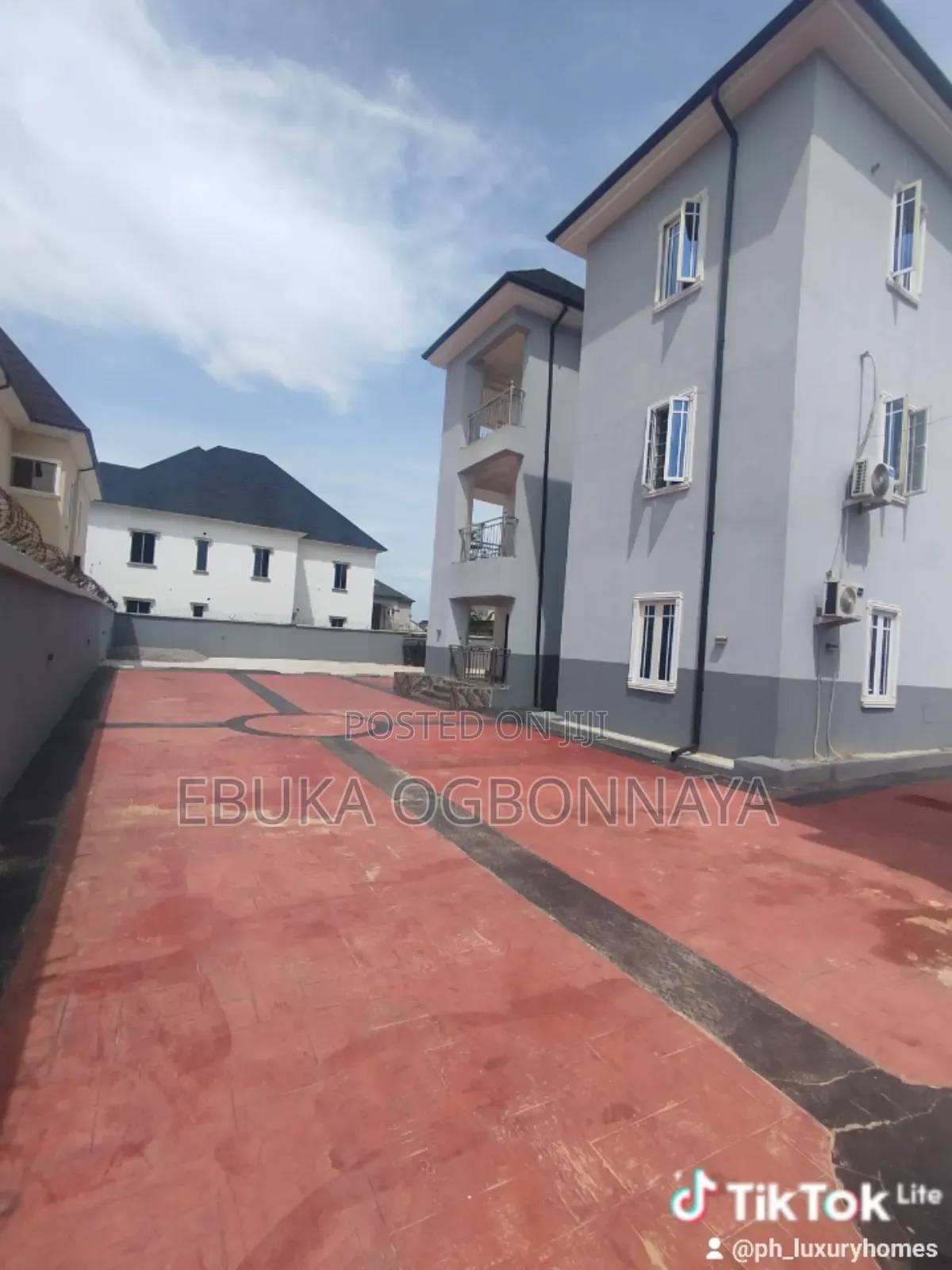 2bdrm Block of Flats in Sars Road,, Obio-Akpor for rent in Obio-Akpor