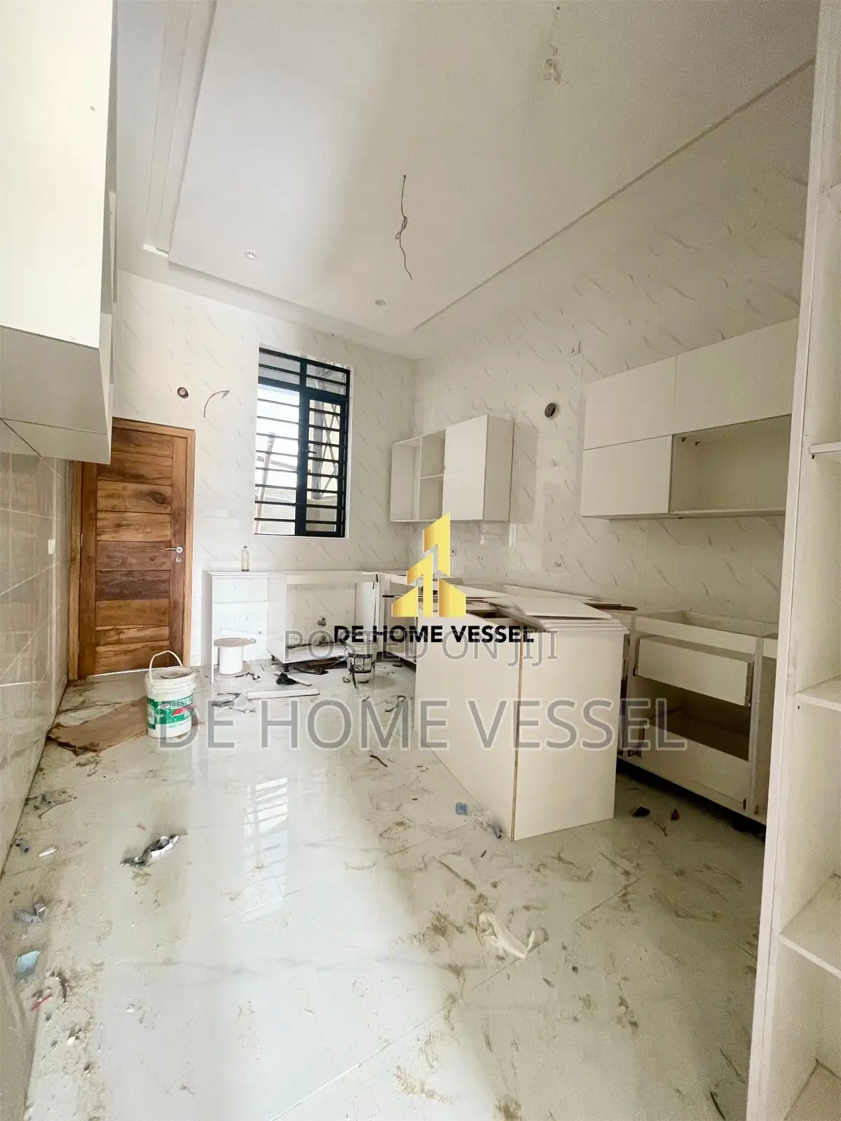 4bdrm Duplex in Chevron for sale in Chevron