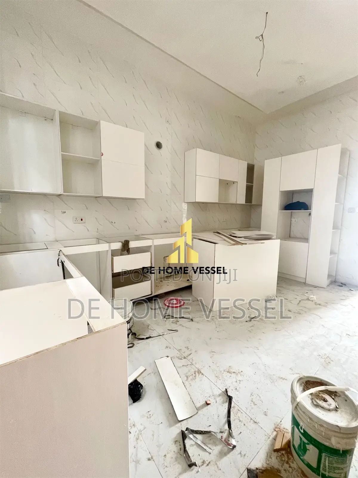 4bdrm Duplex in Chevron for sale in Chevron