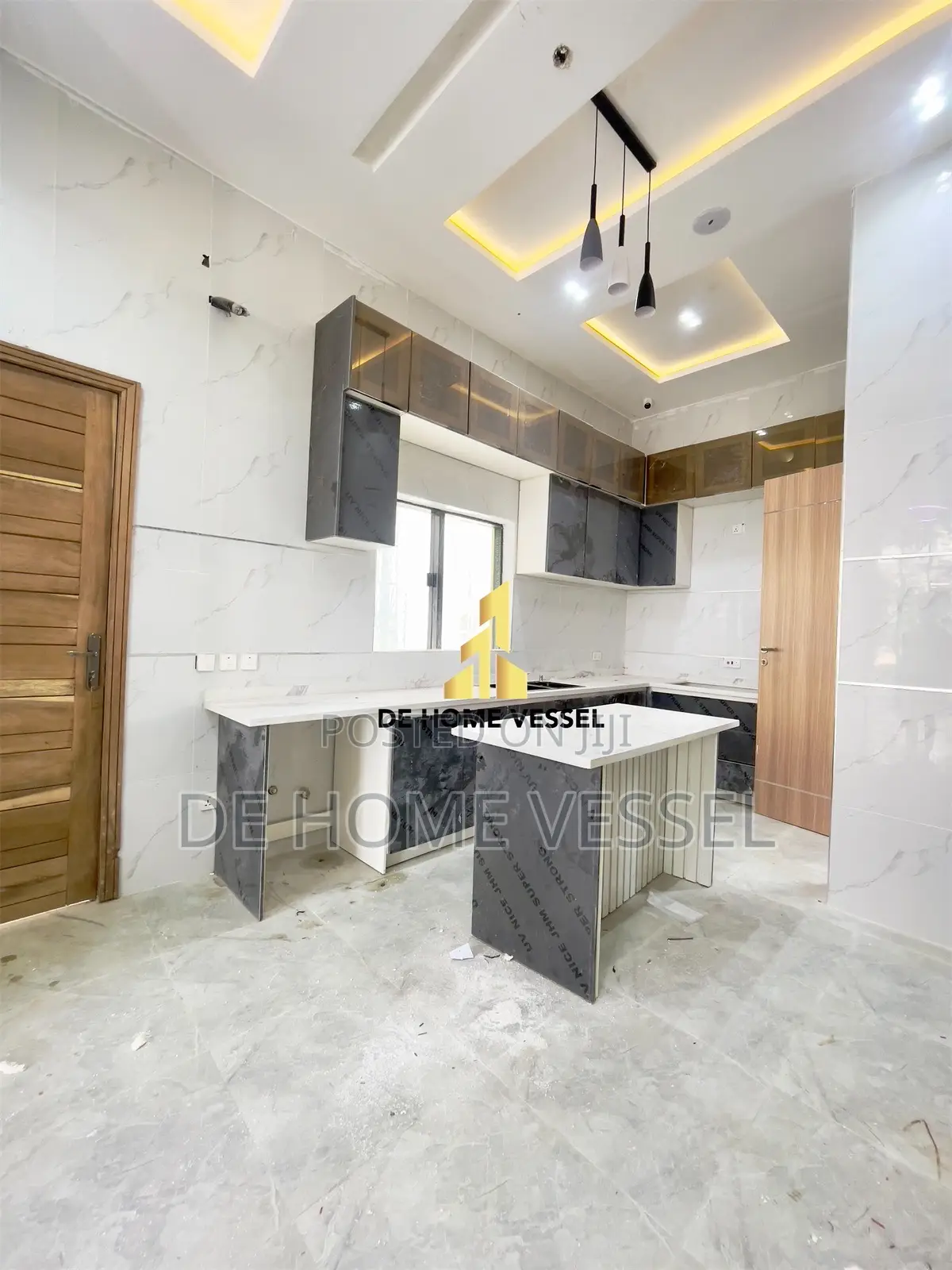 4bdrm Duplex in Chevron for sale in Chevron