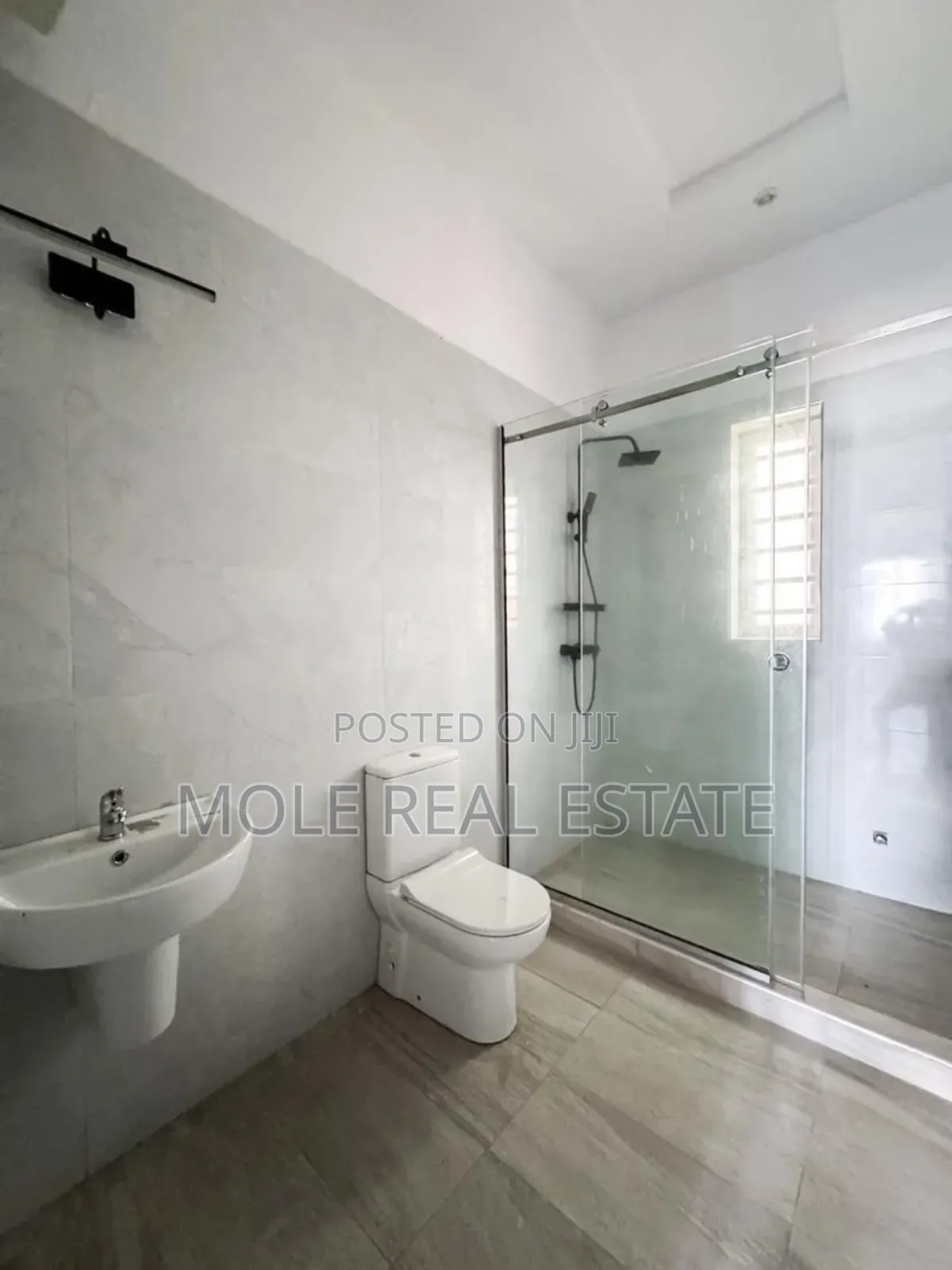 Furnished 5bdrm Duplex in Chevron for sale in Chevron