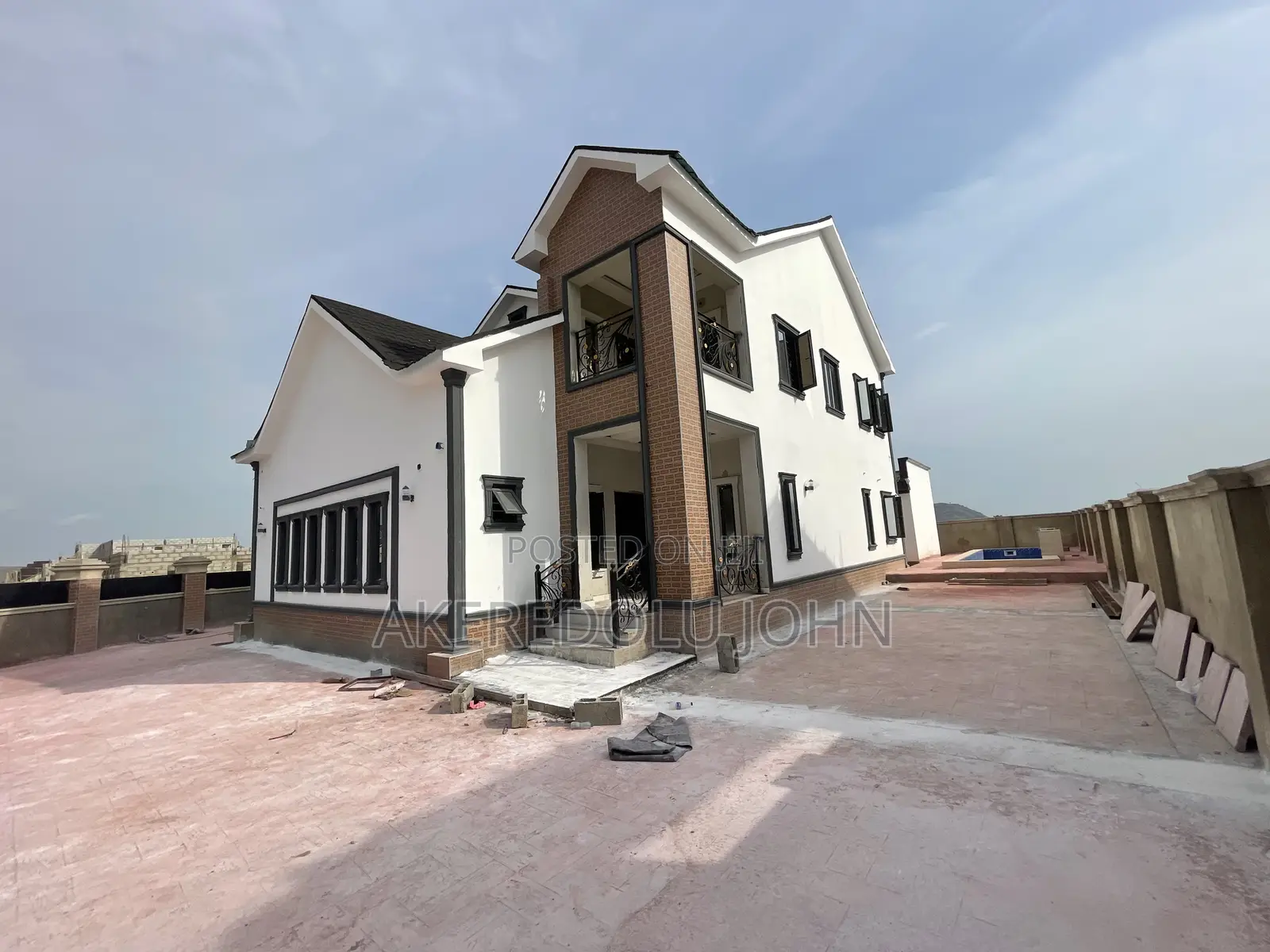 4bdrm Duplex in Lugbe District for sale in Lugbe District