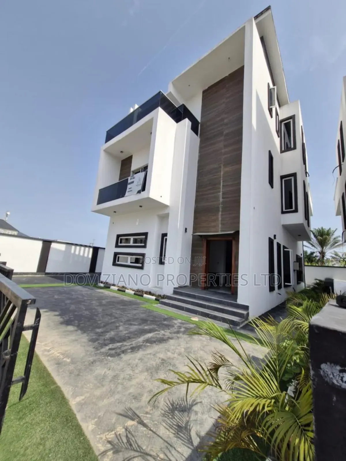 Furnished 5bdrm Duplex in Chevron for sale in Chevron