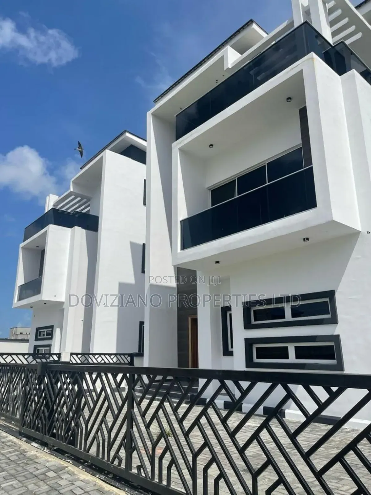 Furnished 5bdrm Duplex in Chevron for sale in Chevron