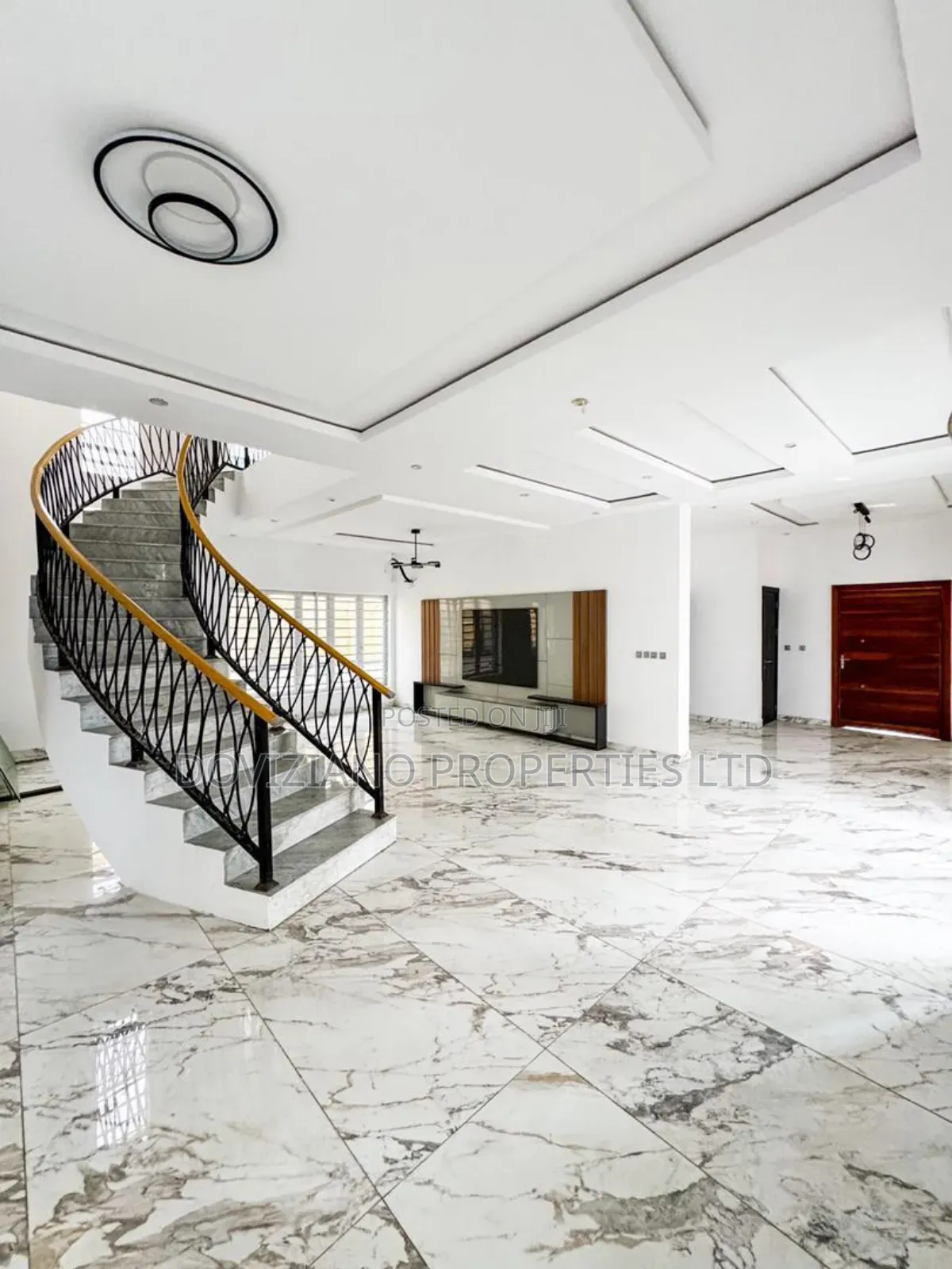 Furnished 5bdrm Duplex in Chevron for sale in Chevron