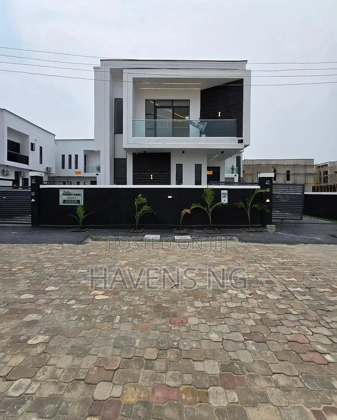 5bdrm Duplex in Ikota for sale in Ikota